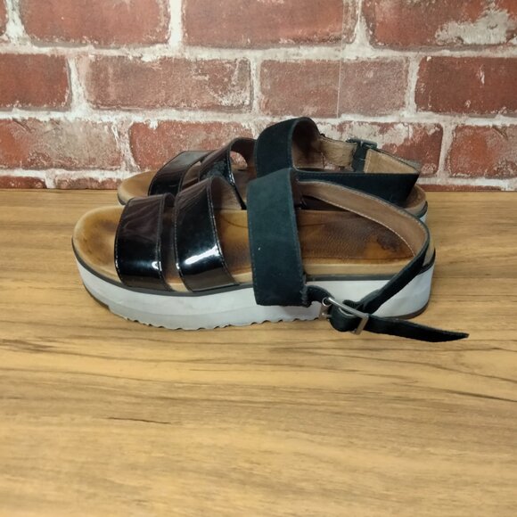UGG Platform Sandals Womens Size 7 Leather Brown Black White Easy On Sandals - Picture 7 of 8